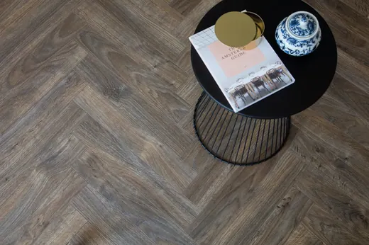 Chateau — Java Brown posé — mise en situation