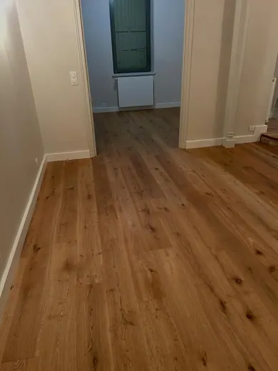 Parquet contrecollé chêne collé sur le support — photo 1