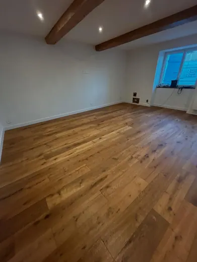 Parquet contrecollé chêne vieilli en pose collée — photo 3