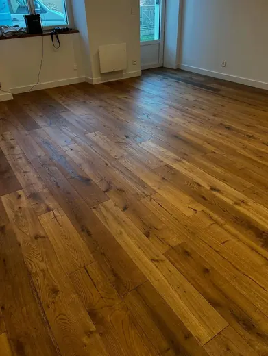 Parquet contrecollé chêne vieilli en pose collée — photo 4