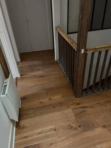 Parquet contrecollé chêne vieilli en pose collée — photo 9