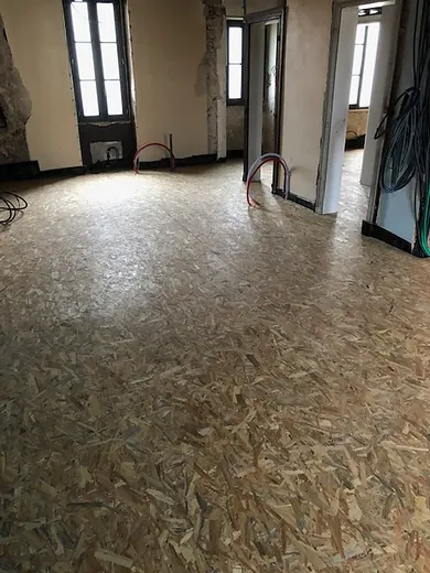 Préparation avant pose parquet collé sur OSB — après